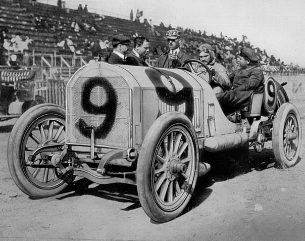 Großer Preis von Amerika in Savannah, Georgia/USA, 12. November 1910. Victor Hémery (Startnummer 9) auf 150-PS Benz-Rennwagen. Hémery belegte den 2. Platz.